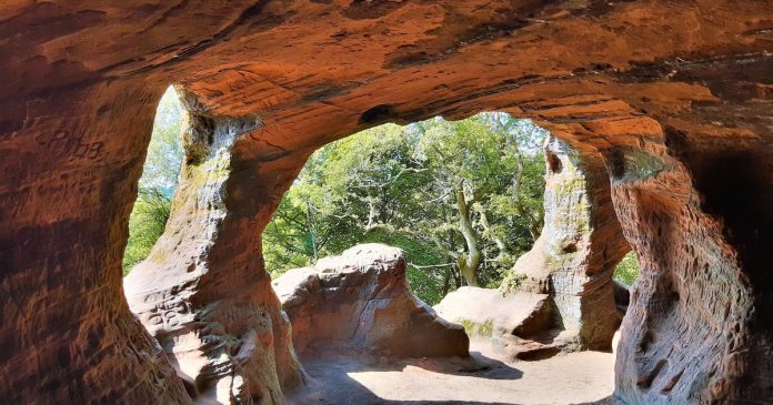 Barcelona, ​​Amsterdam, Niagara Falls - holiday like a jetsetter within a couple of hours drive from Birmingham
